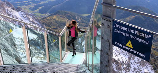 Auf der Treppe ins Nichts am Dachstein Auf der Treppe ins Nichts am Dachstein